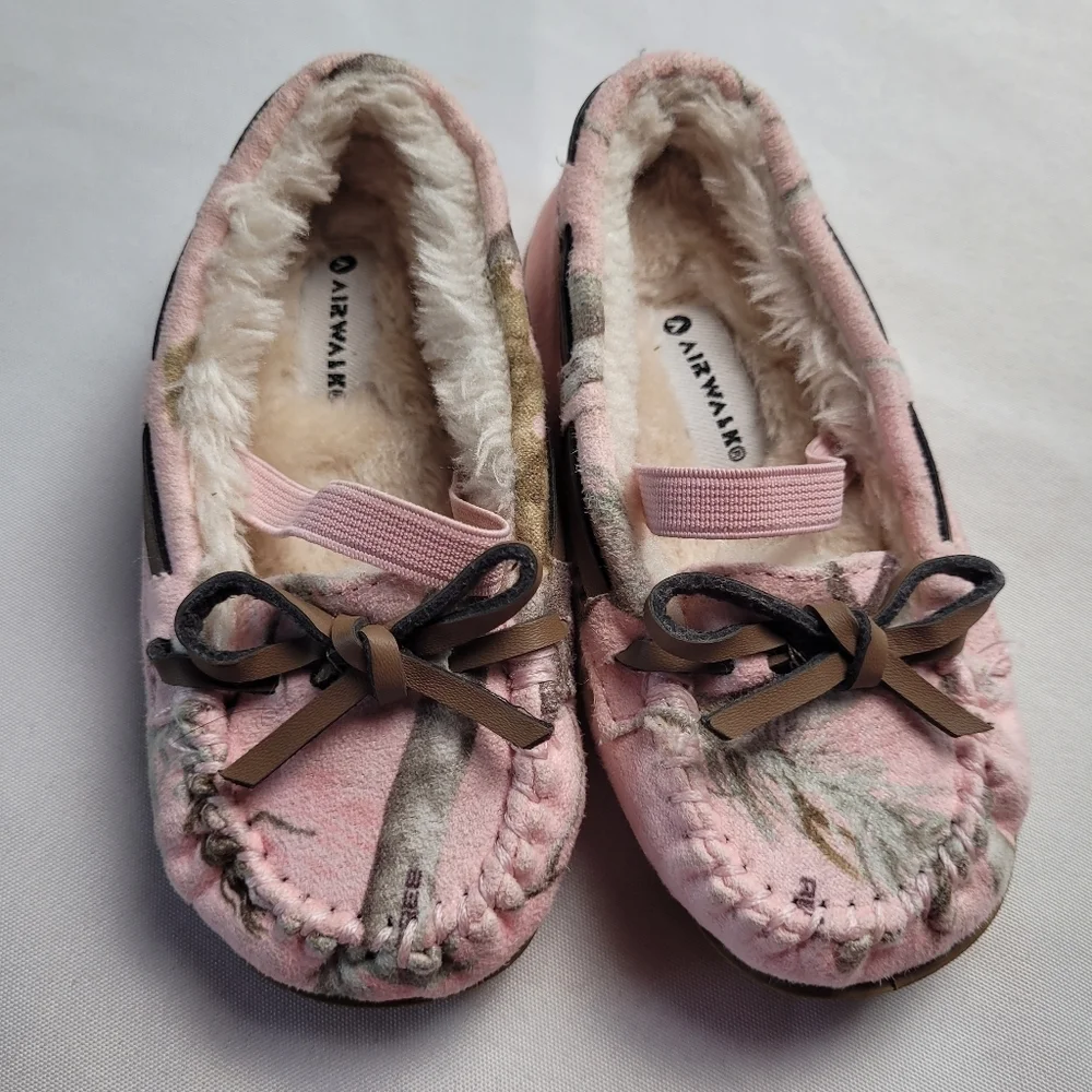 Airwalk Little Girls Faux Suede Pink Camo Slipon Moccasins Size 5